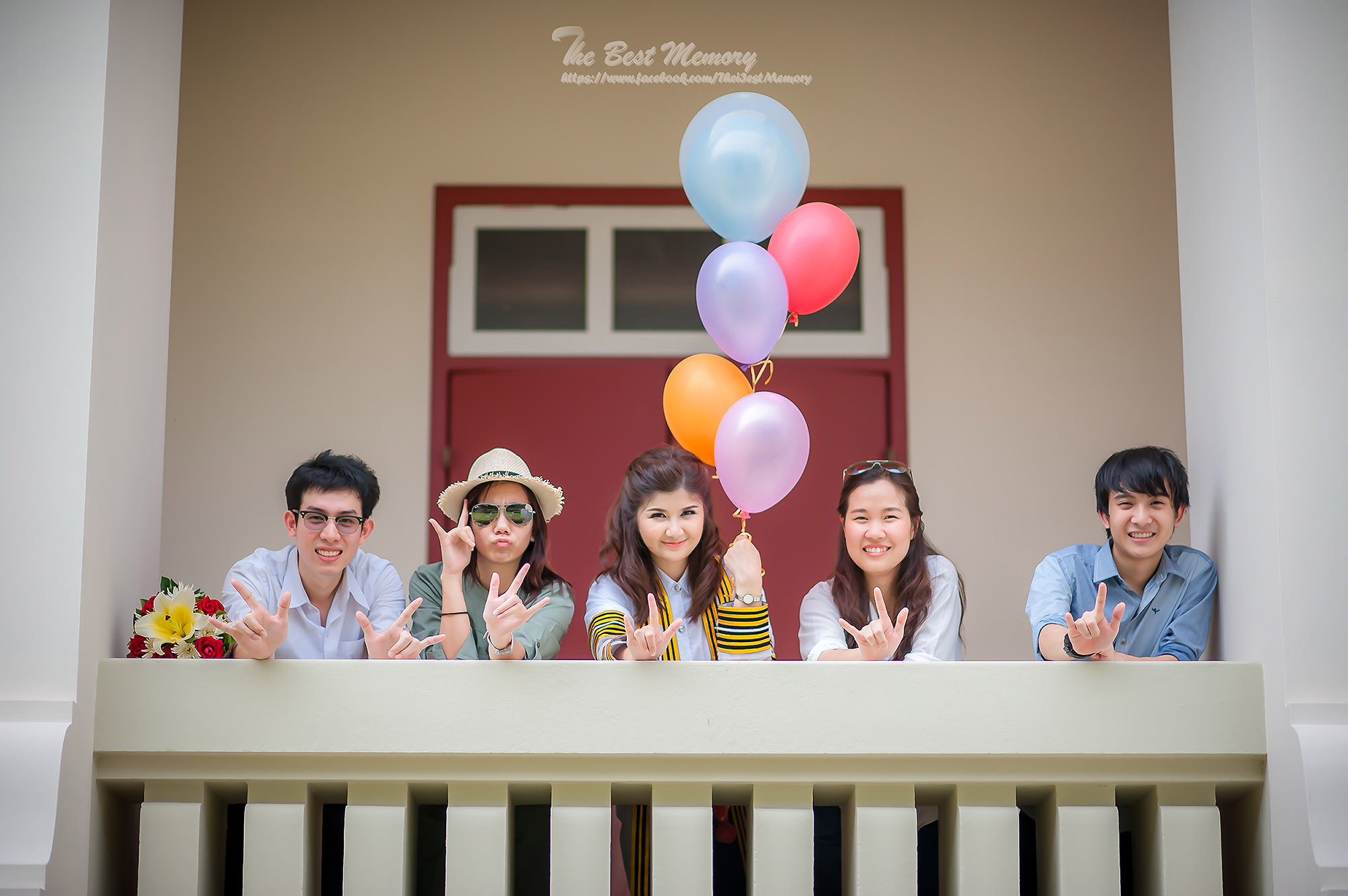 ช่างภาพรับปริญญา ถ่ายรูปรับปริญญา หาช่างภาพ ช่างกล้อง ถ่ายรูปรับปริญญานอกรอบ โดยทีมงานมืออาชีพ