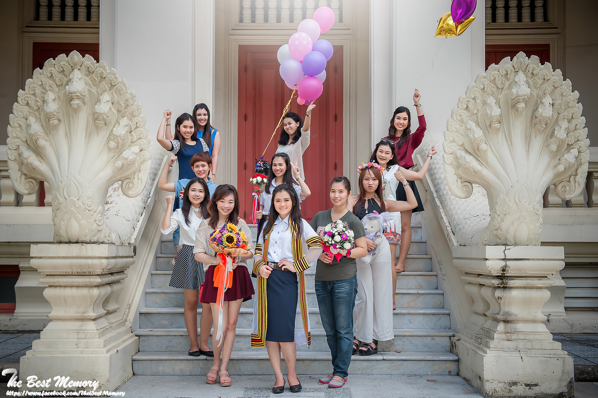 ช่างภาพรับปริญญา ถ่ายรูปรับปริญญา หาช่างภาพ ช่างกล้อง ถ่ายรูปรับปริญญานอกรอบ โดยทีมงานมืออาชีพ