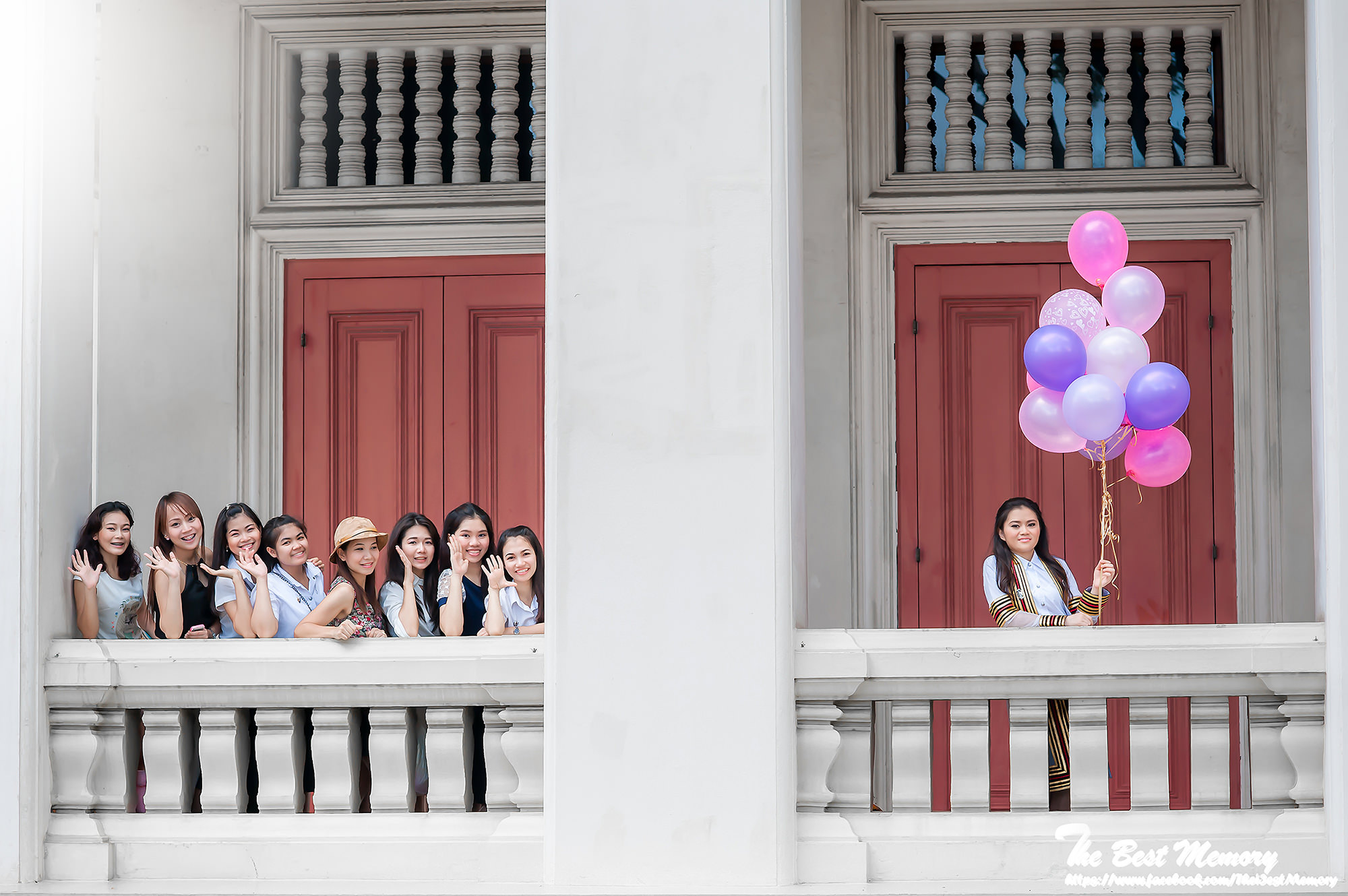 ช่างภาพรับปริญญา ถ่ายรูปรับปริญญา หาช่างภาพ ช่างกล้อง ถ่ายรูปรับปริญญานอกรอบ โดยทีมงานมืออาชีพ