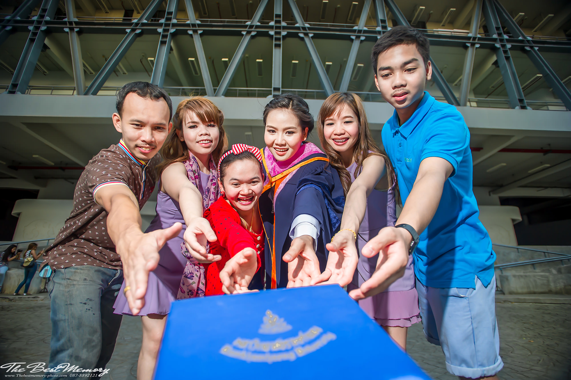 ช่างภาพรับปริญญา ถ่ายรูปรับปริญญา หาช่างภาพ ช่างกล้อง ถ่ายรูปรับปริญญานอกรอบ โดยทีมงานมืออาชีพ