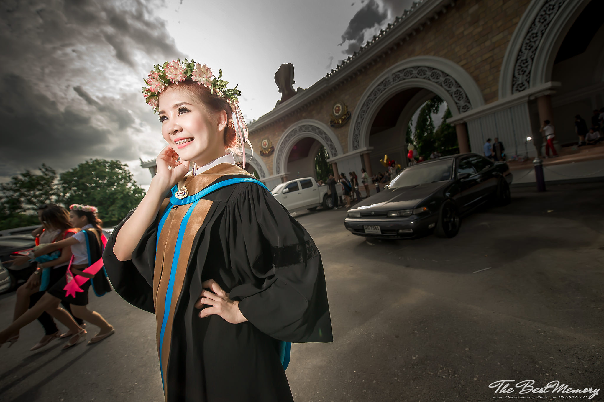 ช่างภาพรับปริญญา ถ่ายรูปรับปริญญา หาช่างภาพ ช่างกล้อง ถ่ายรูปรับปริญญานอกรอบ โดยทีมงานมืออาชีพ