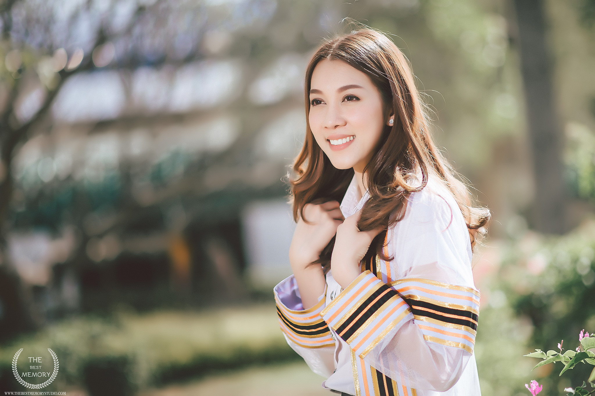 ช่างภาพรับปริญญา ถ่ายรูปรับปริญญา หาช่างภาพ ช่างกล้อง ถ่ายรูปรับปริญญานอกรอบ โดยทีมงานมืออาชีพ