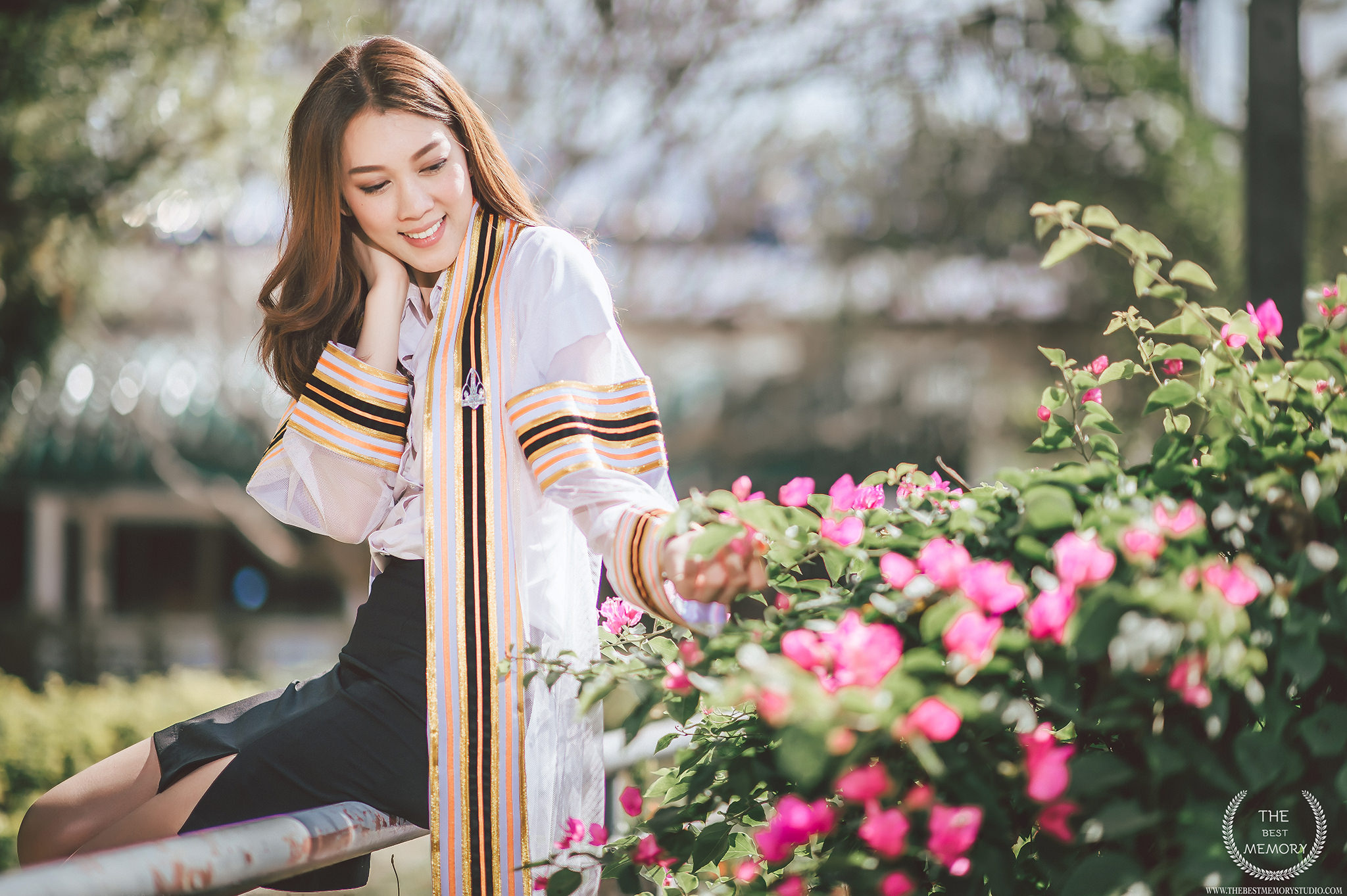 ช่างภาพรับปริญญา ถ่ายรูปรับปริญญา หาช่างภาพ ช่างกล้อง ถ่ายรูปรับปริญญานอกรอบ โดยทีมงานมืออาชีพ