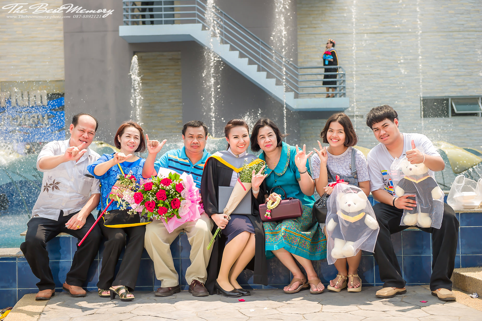 ถ่ายรูปรับปริญญา ช่างภาพรับปริญญา หาช่างภาพ ช่างกล้อง ถ่ายรูปรับปริญญานอกรอบ