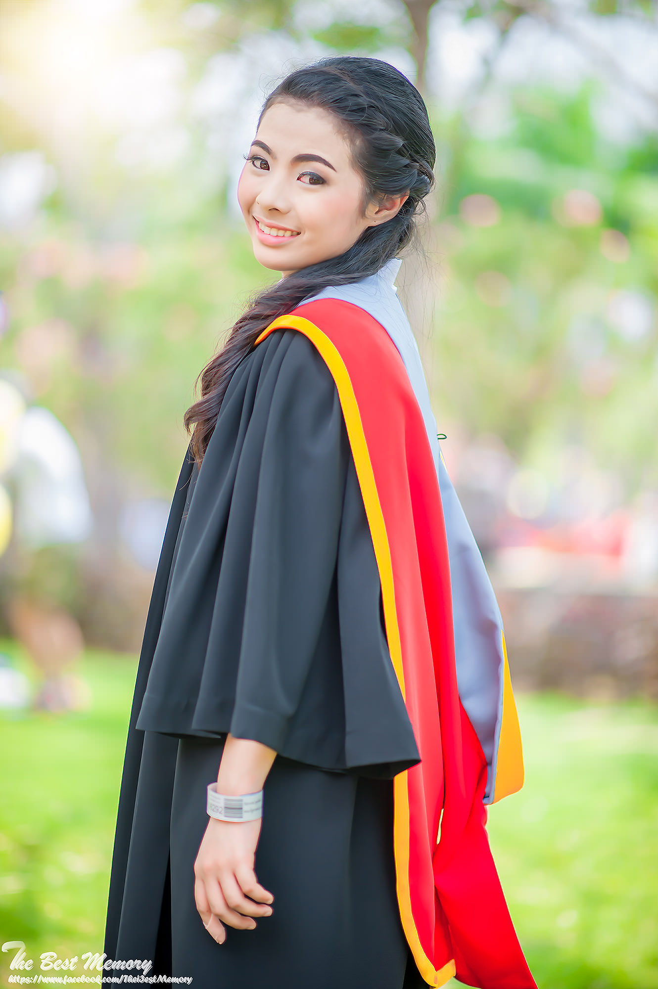 ถ่ายรูปรับปริญญา ช่างภาพรับปริญญา หาช่างภาพ ช่างกล้อง ถ่ายรูปรับปริญญานอกรอบ