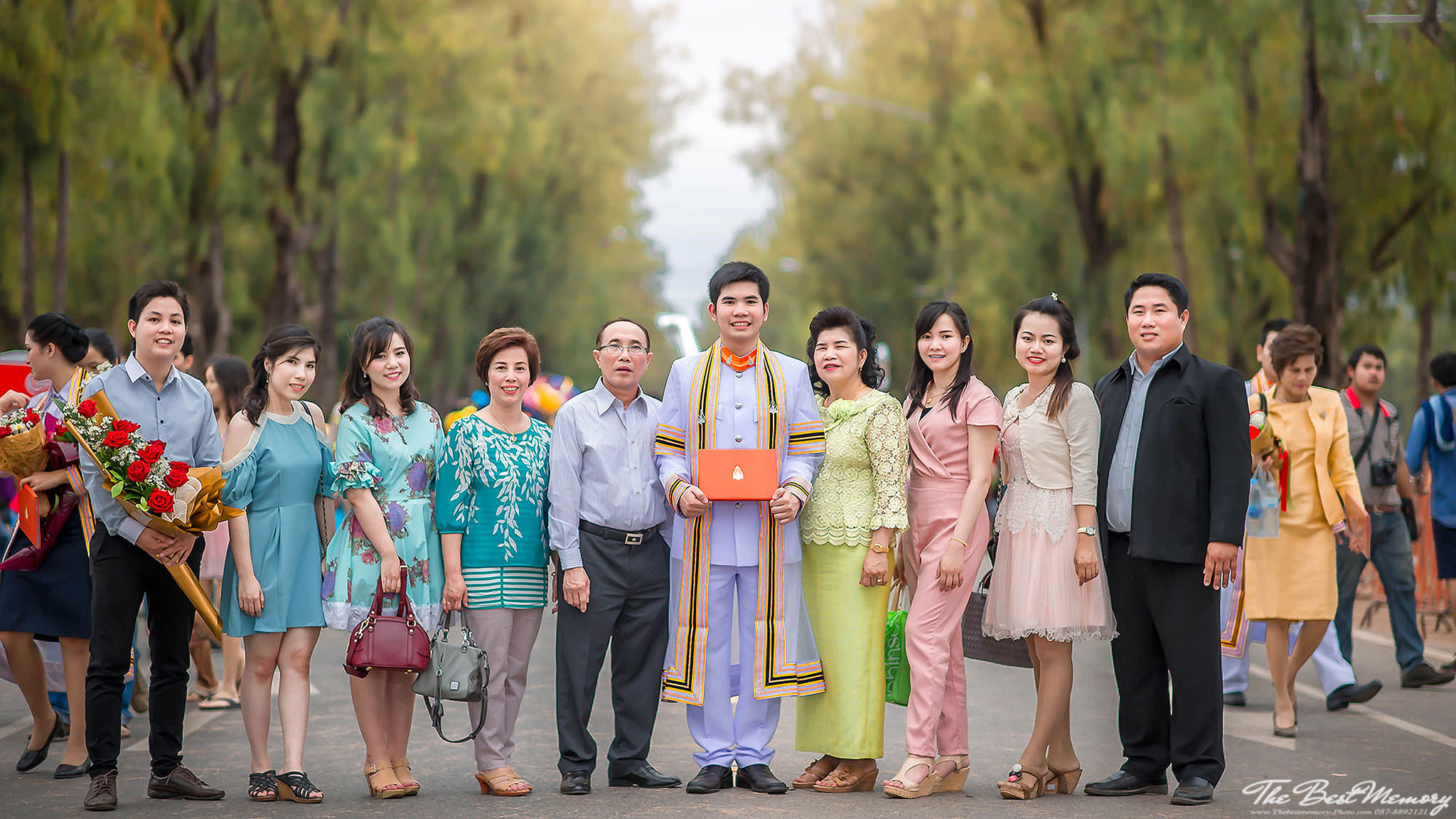 ช่างภาพรับปริญญา ถ่ายรูปรับปริญญา หาช่างภาพ ช่างกล้อง ถ่ายรูปรับปริญญานอกรอบ โดยทีมงานมืออาชีพ