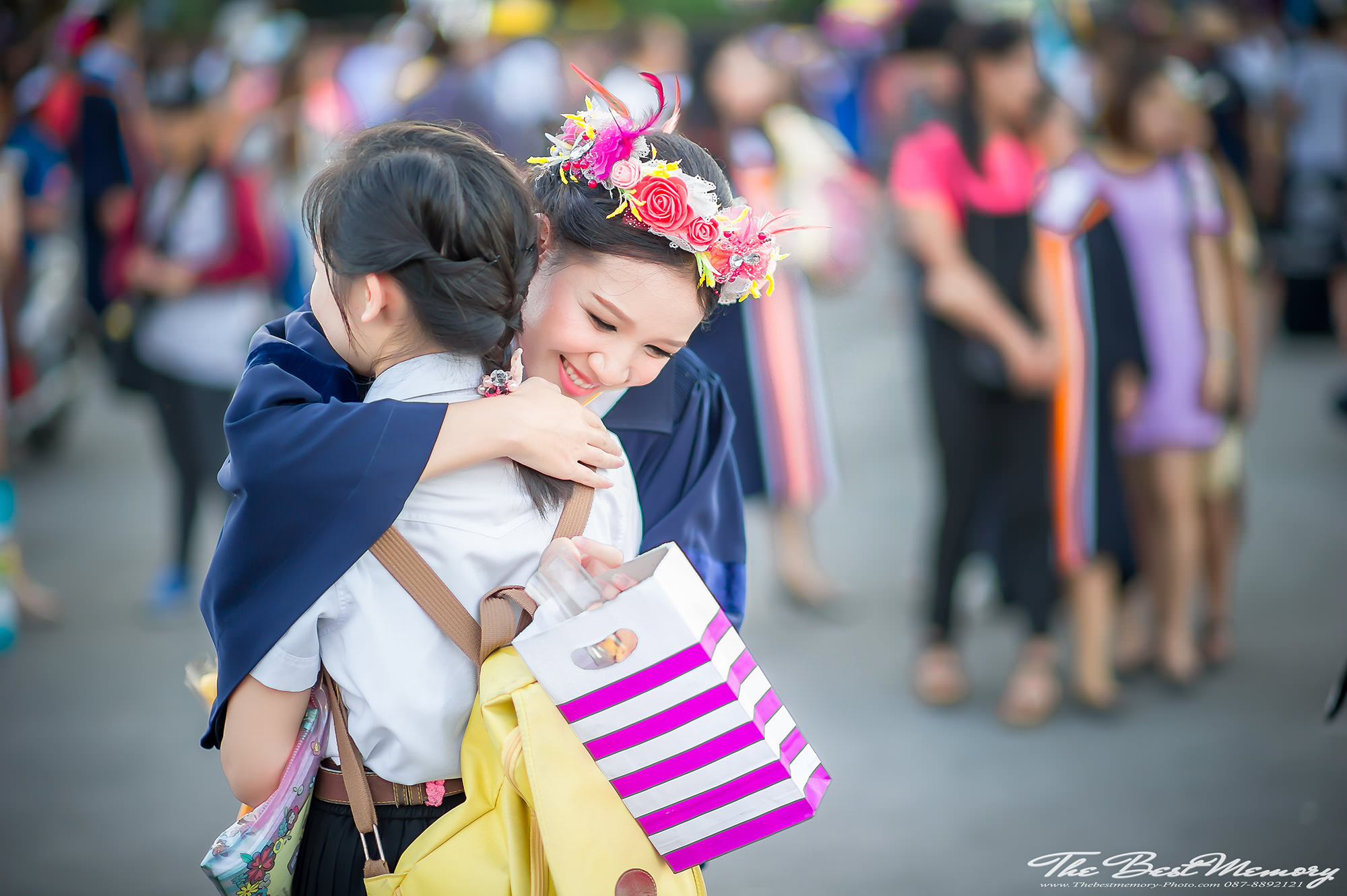 ช่างภาพรับปริญญา ถ่ายรูปรับปริญญา หาช่างภาพ ช่างกล้อง ถ่ายรูปรับปริญญานอกรอบ โดยทีมงานมืออาชีพ