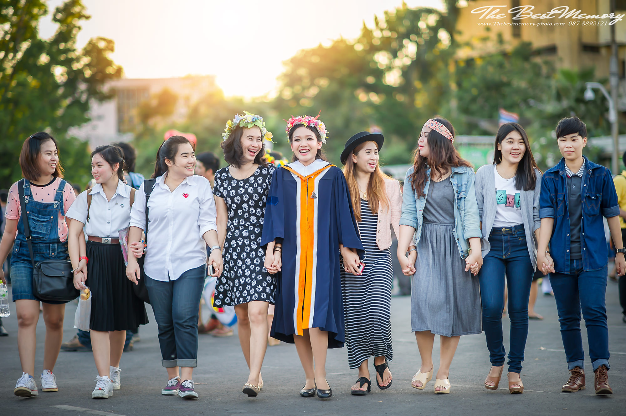 ช่างภาพรับปริญญา ถ่ายรูปรับปริญญา หาช่างภาพ ช่างกล้อง ถ่ายรูปรับปริญญานอกรอบ โดยทีมงานมืออาชีพ