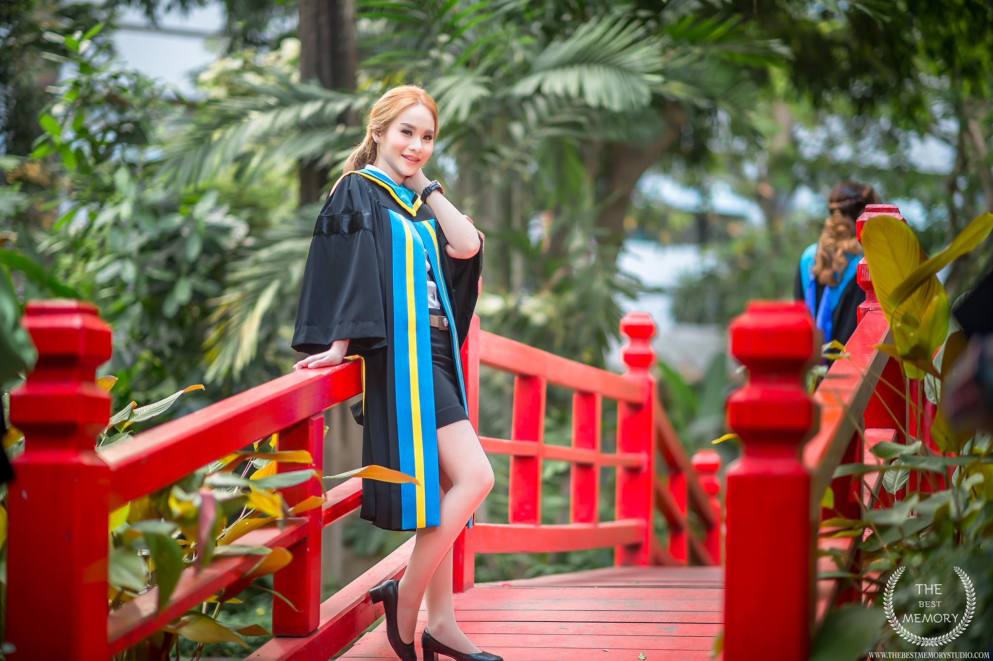 ช่างภาพรับปริญญา ถ่ายรูปรับปริญญา หาช่างภาพ ช่างกล้อง ถ่ายรูปรับปริญญานอกรอบ โดยทีมงานมืออาชีพ