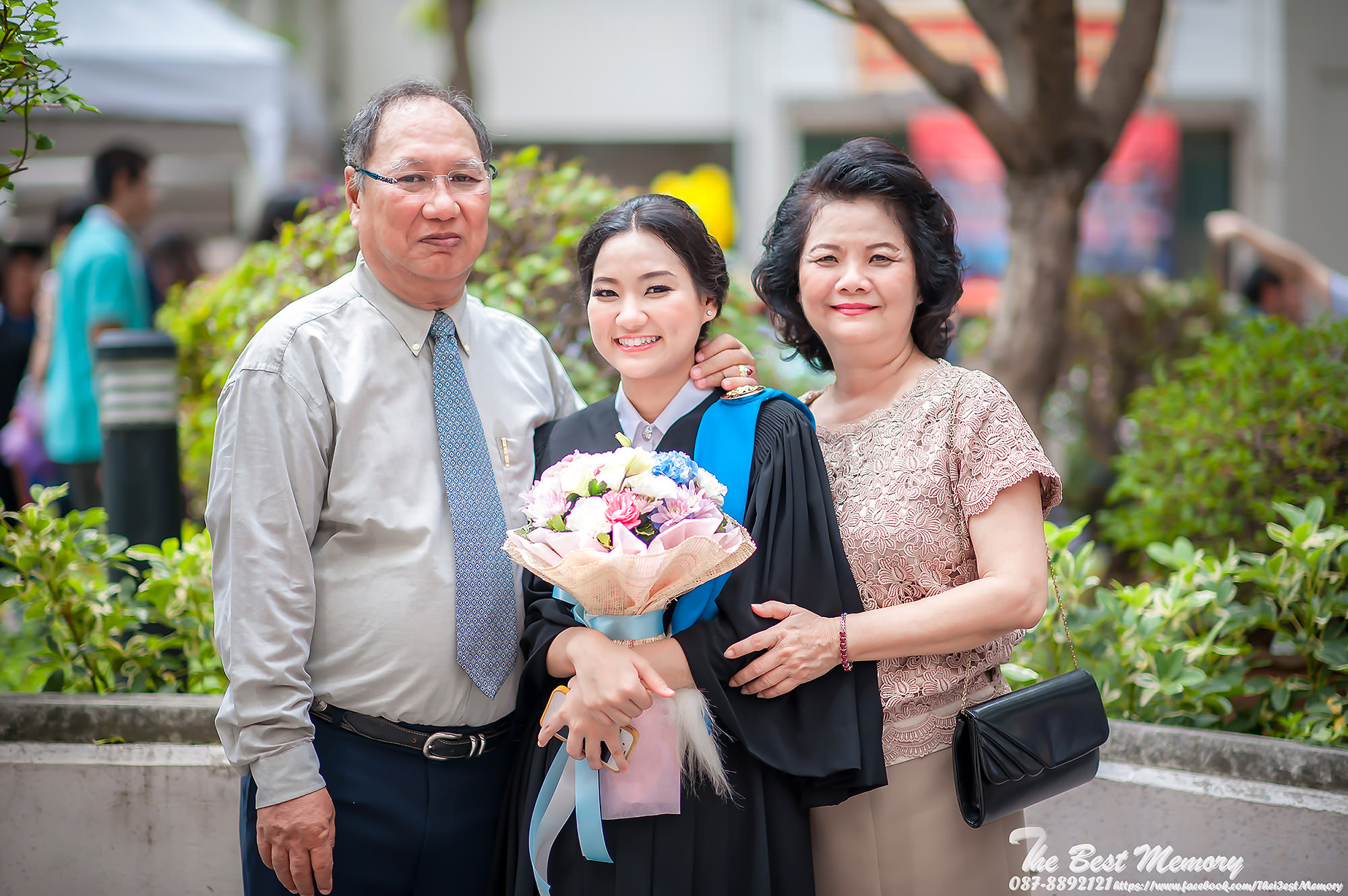ถ่ายรูปรับปริญญา ช่างภาพรับปริญญา หาช่างภาพ ช่างกล้อง ถ่ายรูปรับปริญญานอกรอบ