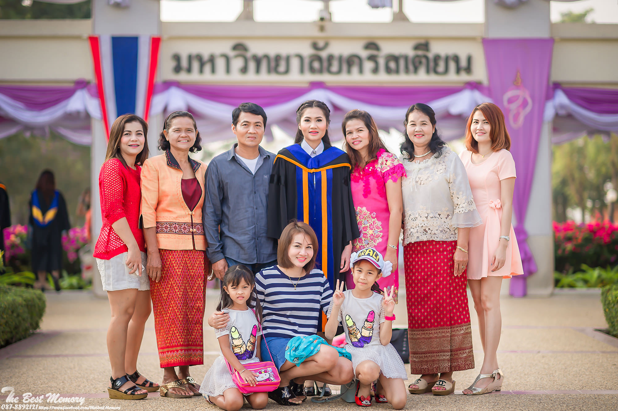 ถ่ายรูปรับปริญญา ช่างภาพรับปริญญา หาช่างภาพ ช่างกล้อง ถ่ายรูปรับปริญญานอกรอบ