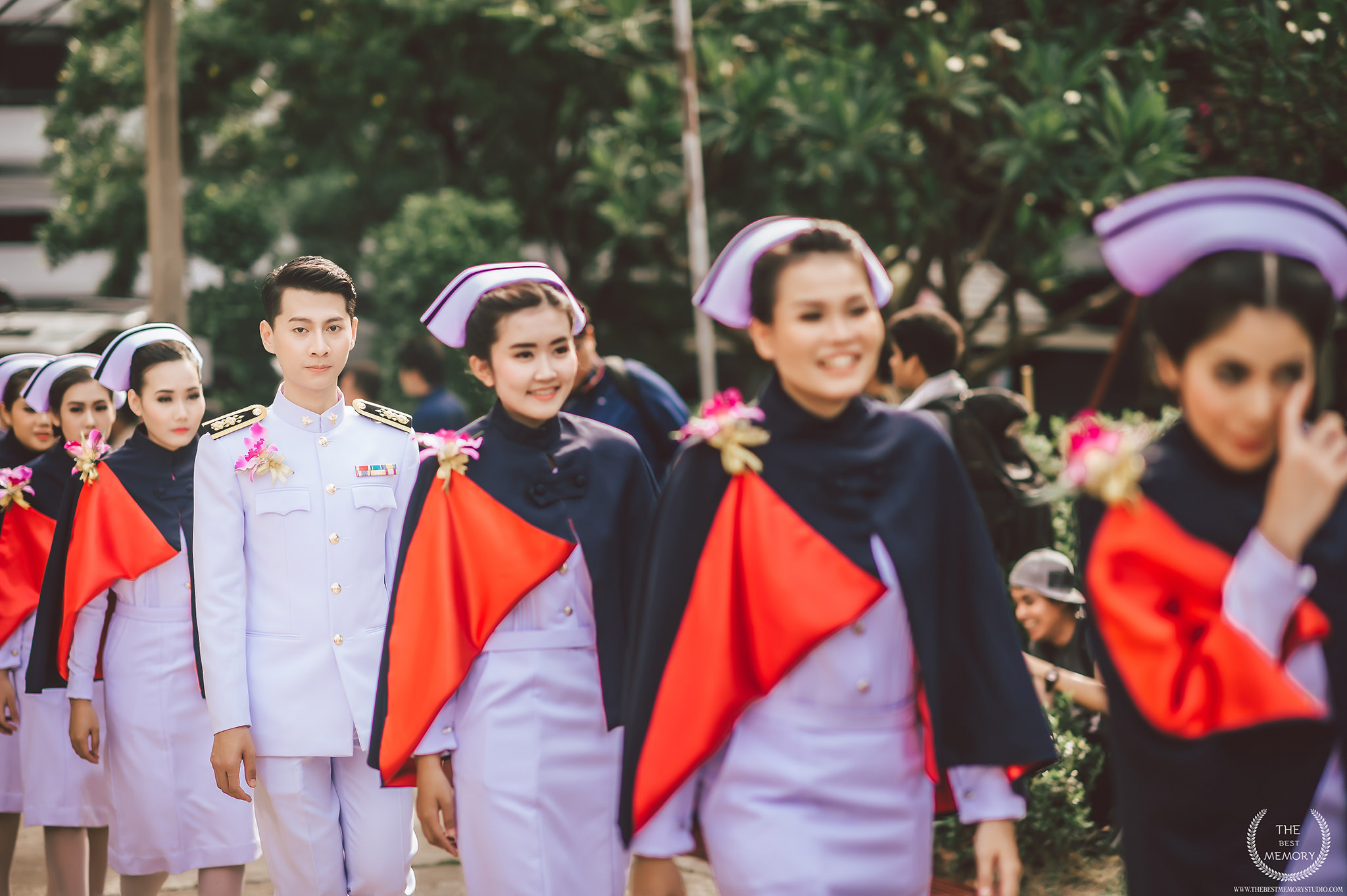 ช่างภาพรับปริญญา ถ่ายรูปรับปริญญา หาช่างภาพ ช่างกล้อง ถ่ายรูปรับปริญญานอกรอบ โดยทีมงานมืออาชีพ