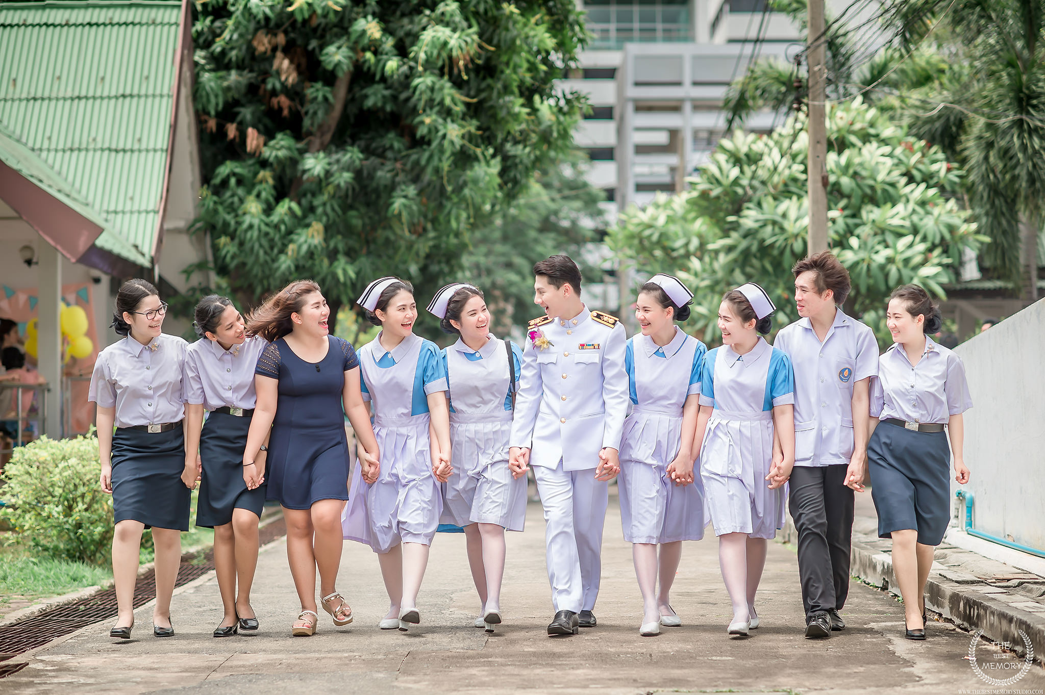 ช่างภาพรับปริญญา ถ่ายรูปรับปริญญา หาช่างภาพ ช่างกล้อง ถ่ายรูปรับปริญญานอกรอบ โดยทีมงานมืออาชีพ