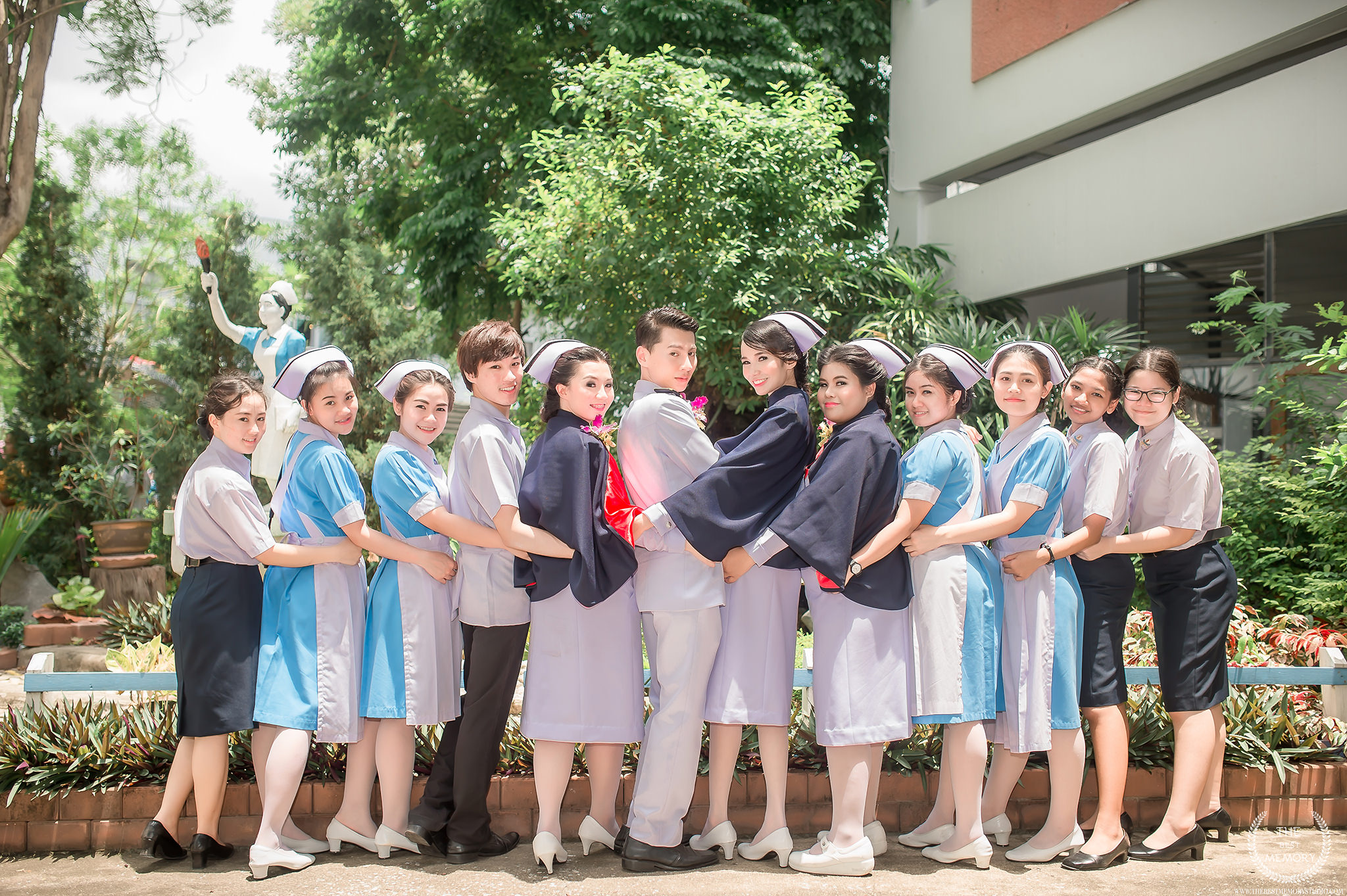 ช่างภาพรับปริญญา ถ่ายรูปรับปริญญา หาช่างภาพ ช่างกล้อง ถ่ายรูปรับปริญญานอกรอบ โดยทีมงานมืออาชีพ