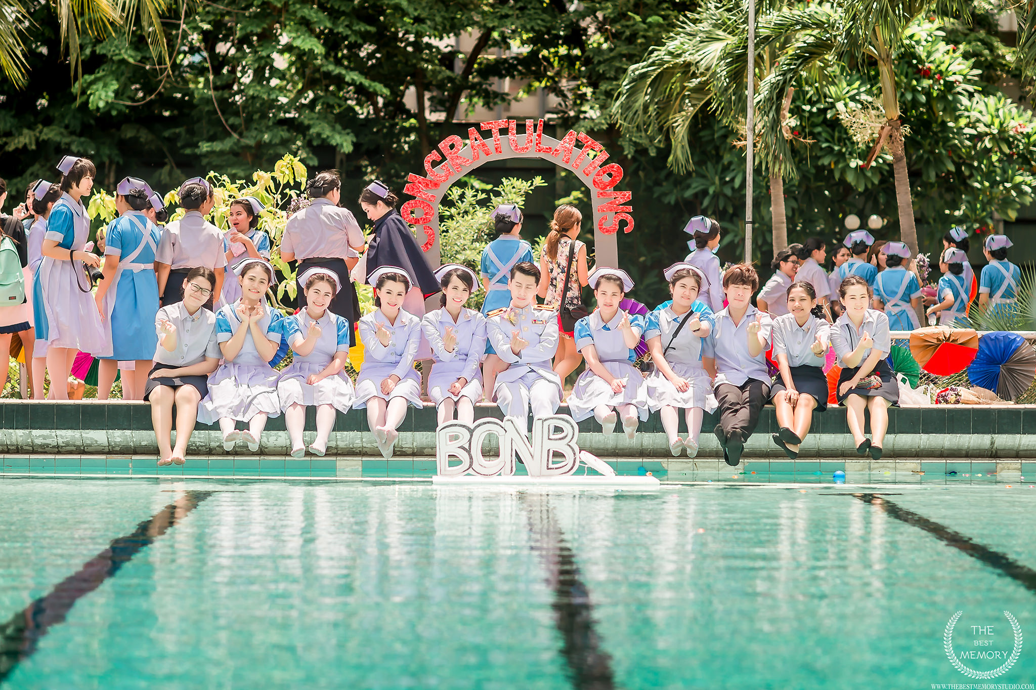 ช่างภาพรับปริญญา ถ่ายรูปรับปริญญา หาช่างภาพ ช่างกล้อง ถ่ายรูปรับปริญญานอกรอบ โดยทีมงานมืออาชีพ