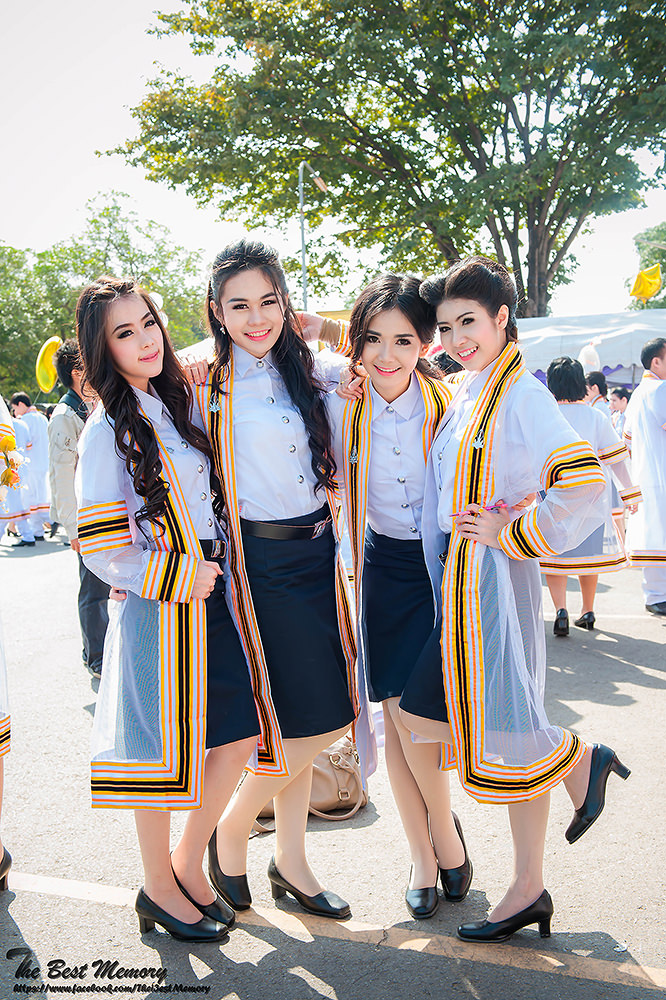 ช่างภาพรับปริญญา ถ่ายรูปรับปริญญา หาช่างภาพ ช่างกล้อง ถ่ายรูปรับปริญญานอกรอบ โดยทีมงานมืออาชีพ