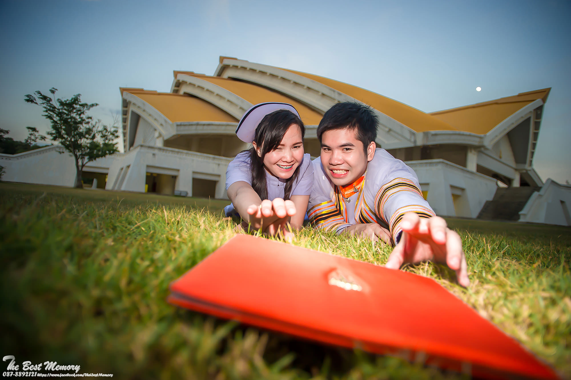 ช่างภาพรับปริญญา ถ่ายรูปรับปริญญา หาช่างภาพ ช่างกล้อง ถ่ายรูปรับปริญญานอกรอบ โดยทีมงานมืออาชีพ