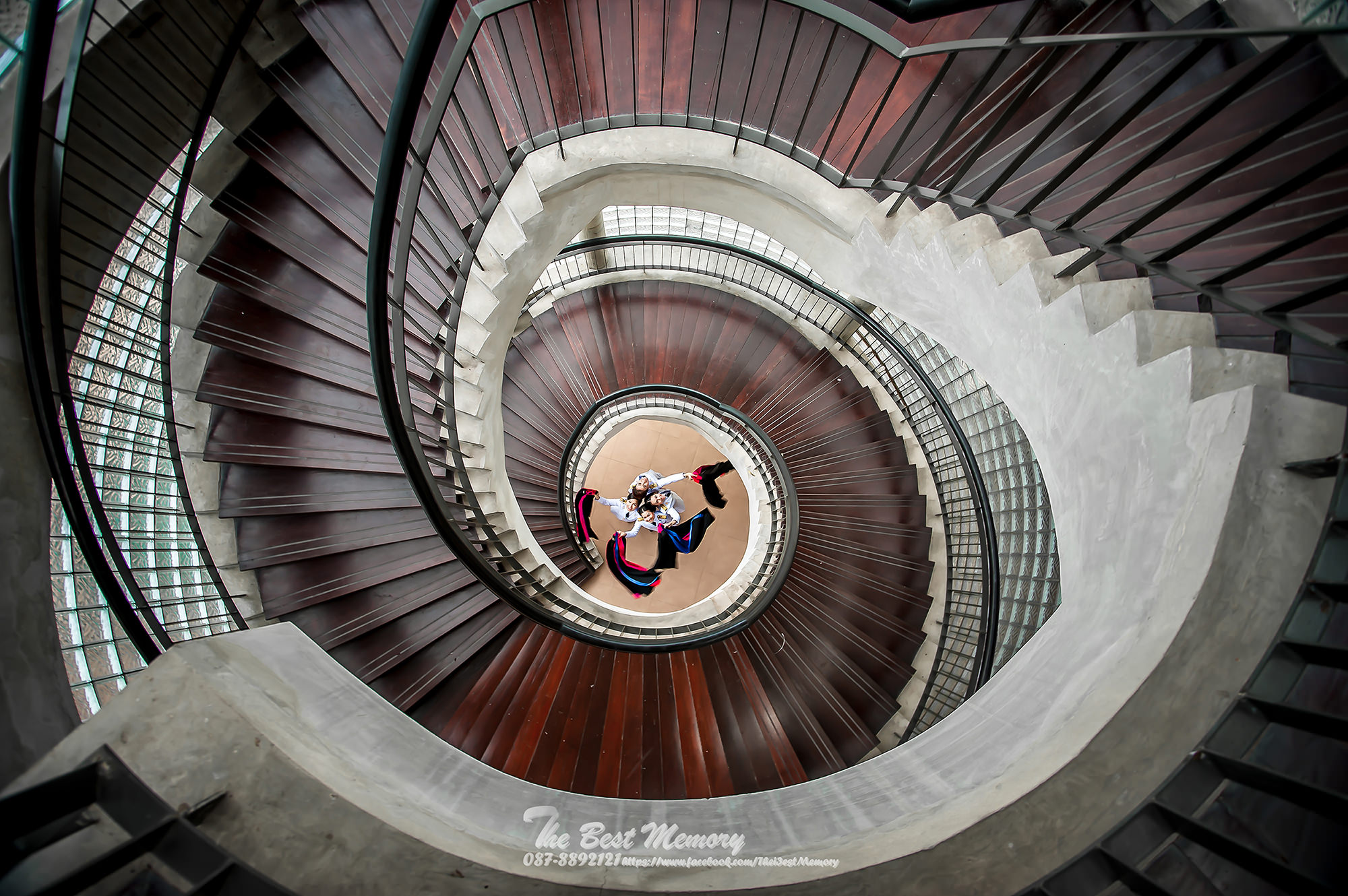 ช่างภาพรับปริญญา ถ่ายรูปรับปริญญา หาช่างภาพ ช่างกล้อง ถ่ายรูปรับปริญญานอกรอบ โดยทีมงานมืออาชีพ