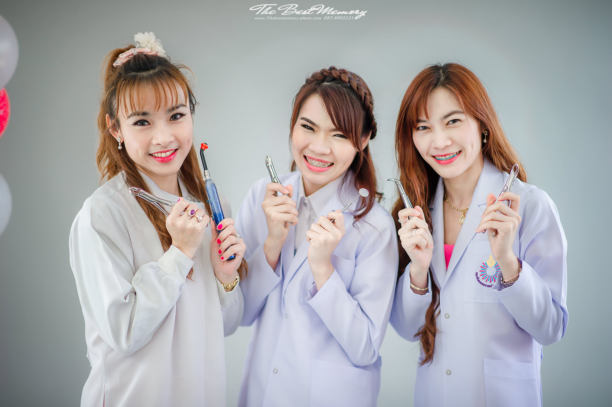 ช่างภาพรับปริญญา ถ่ายรูปรับปริญญา หาช่างภาพ ช่างกล้อง ถ่ายรูปรับปริญญานอกรอบ โดยทีมงานมืออาชีพ