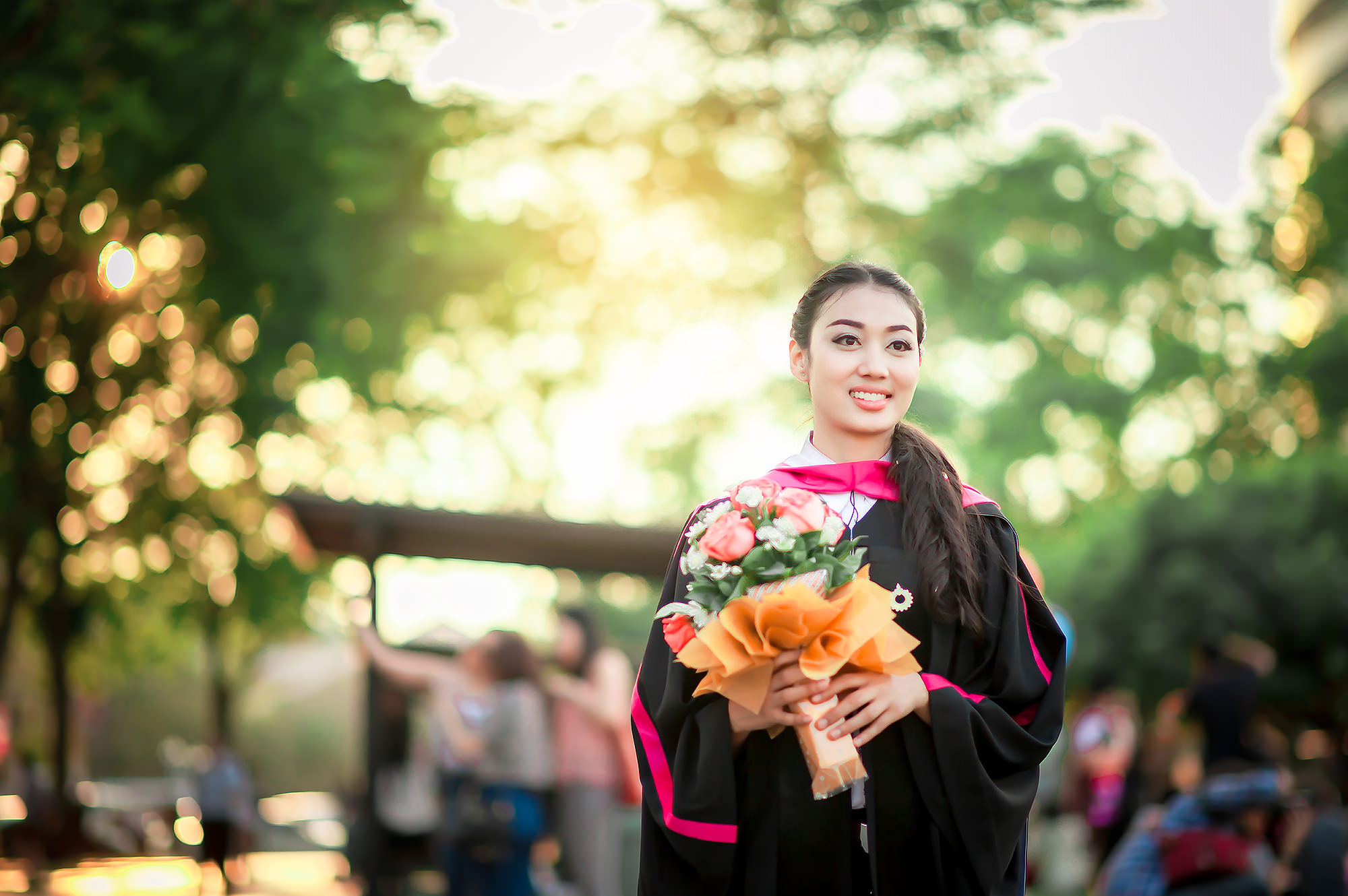ช่างภาพรับปริญญา ถ่ายรูปรับปริญญา หาช่างภาพ ช่างกล้อง ถ่ายรูปรับปริญญานอกรอบ โดยทีมงานมืออาชีพ