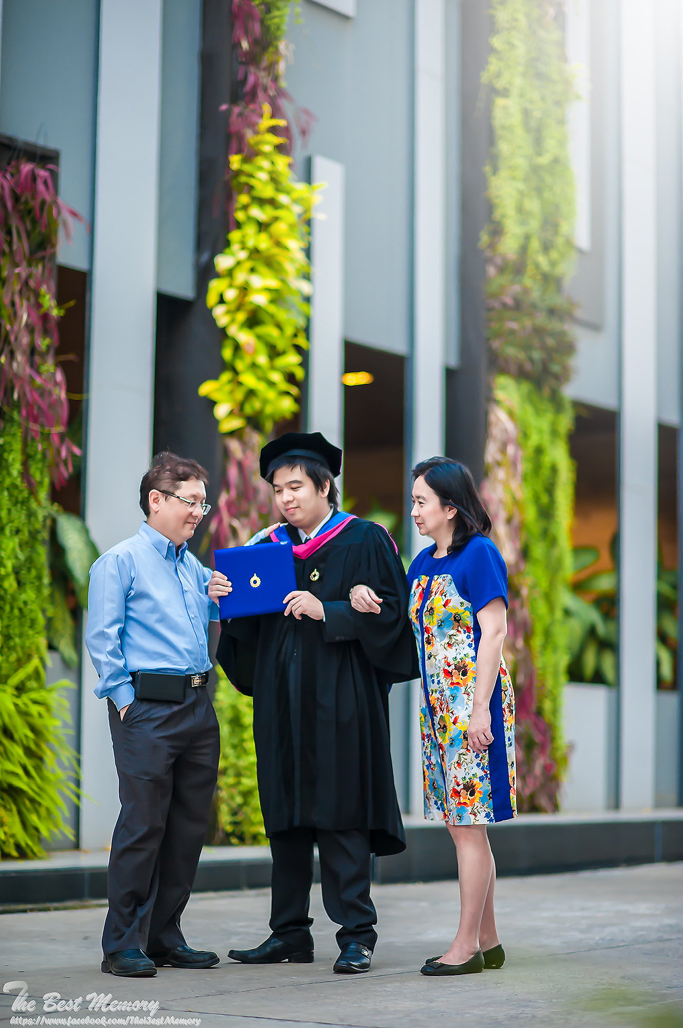 ช่างภาพรับปริญญา ถ่ายรูปรับปริญญา หาช่างภาพ ช่างกล้อง ถ่ายรูปรับปริญญานอกรอบ โดยทีมงานมืออาชีพ