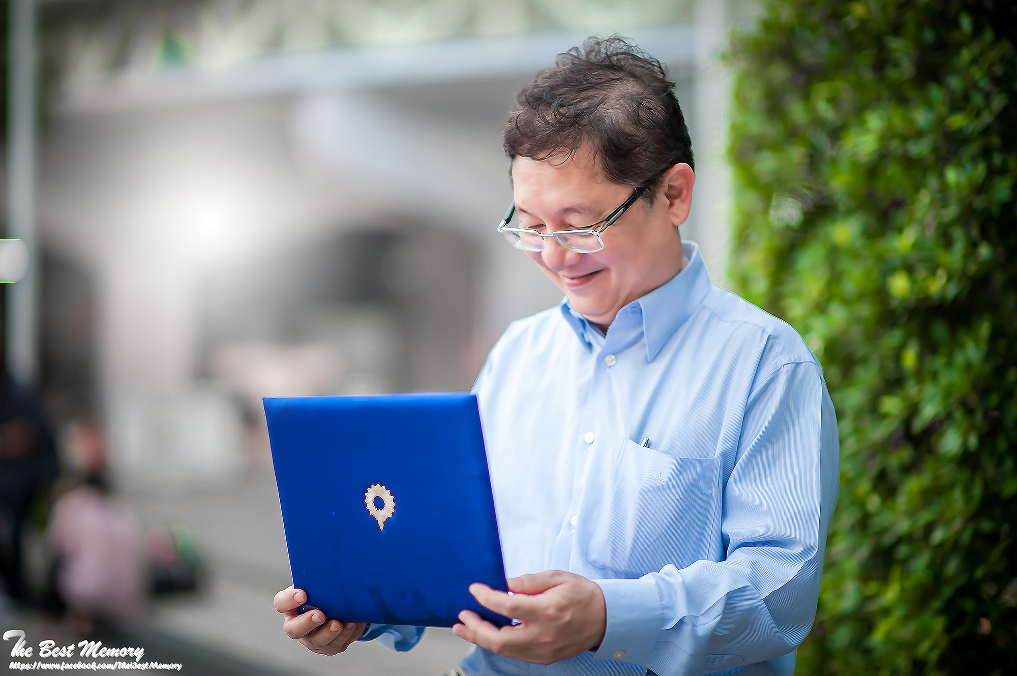 ช่างภาพรับปริญญา ถ่ายรูปรับปริญญา หาช่างภาพ ช่างกล้อง ถ่ายรูปรับปริญญานอกรอบ โดยทีมงานมืออาชีพ