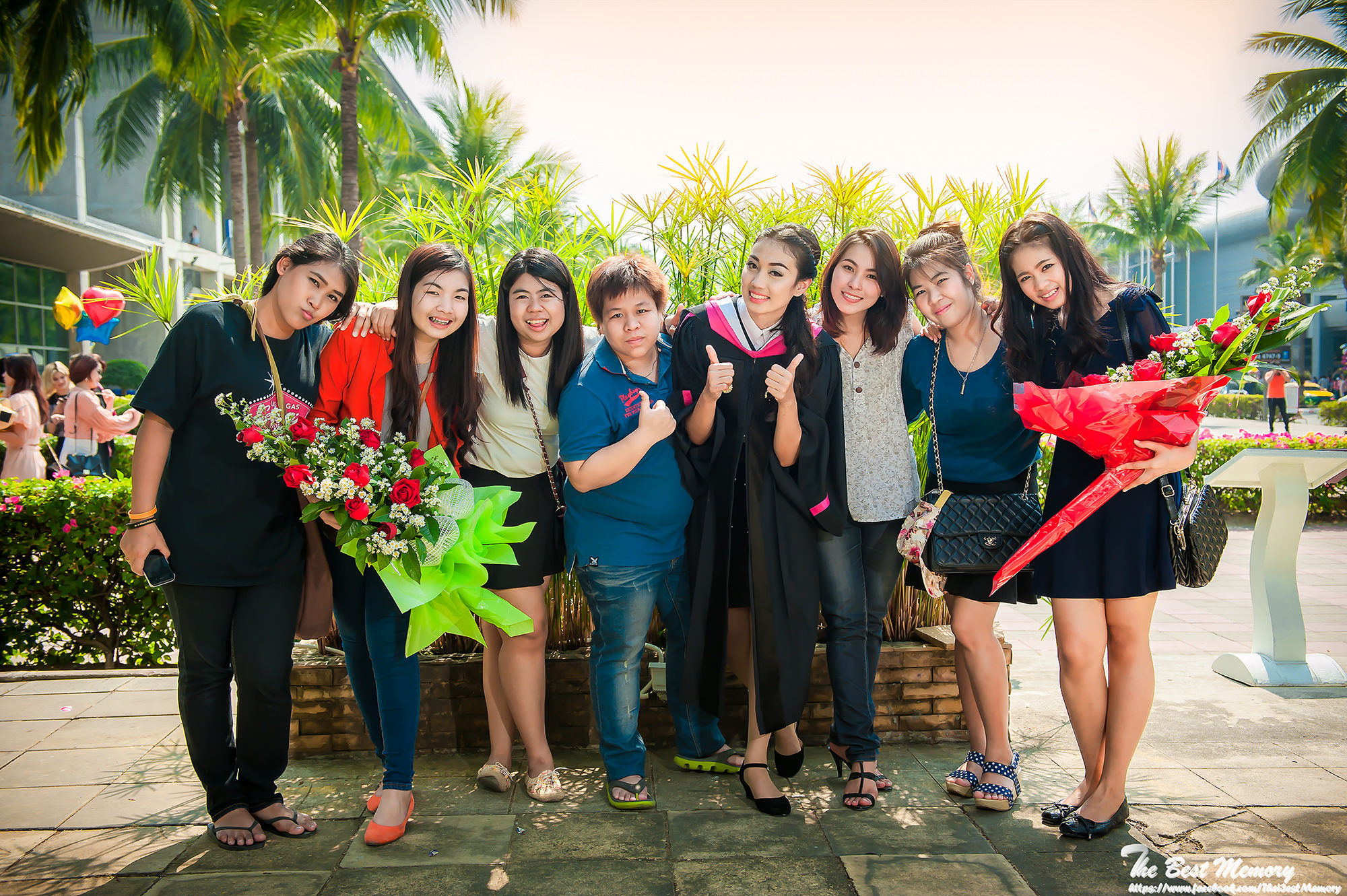 ช่างภาพรับปริญญา ถ่ายรูปรับปริญญา หาช่างภาพ ช่างกล้อง ถ่ายรูปรับปริญญานอกรอบ โดยทีมงานมืออาชีพ