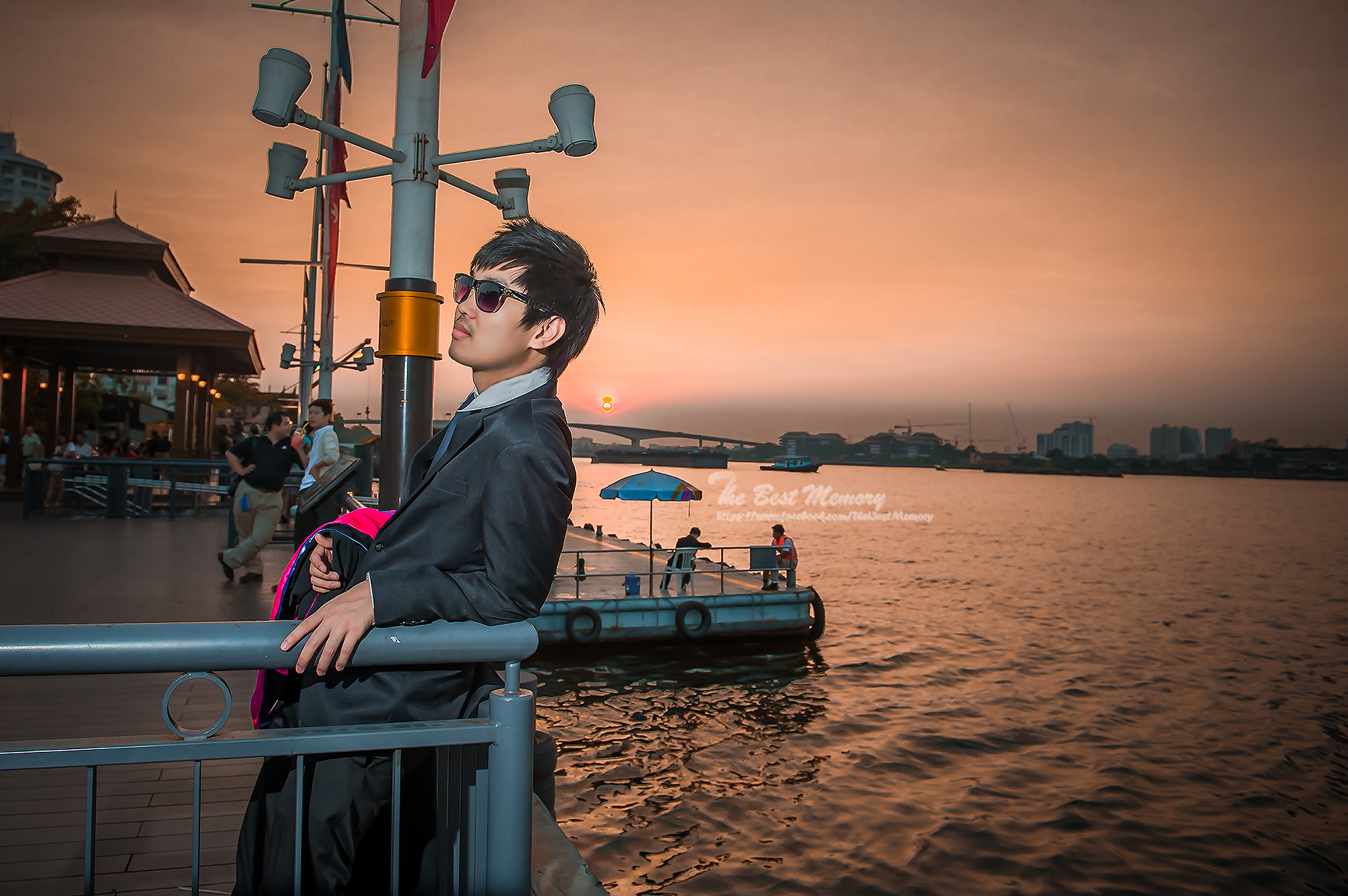 ช่างภาพรับปริญญา ถ่ายรูปรับปริญญา หาช่างภาพ ช่างกล้อง ถ่ายรูปรับปริญญานอกรอบ โดยทีมงานมืออาชีพ