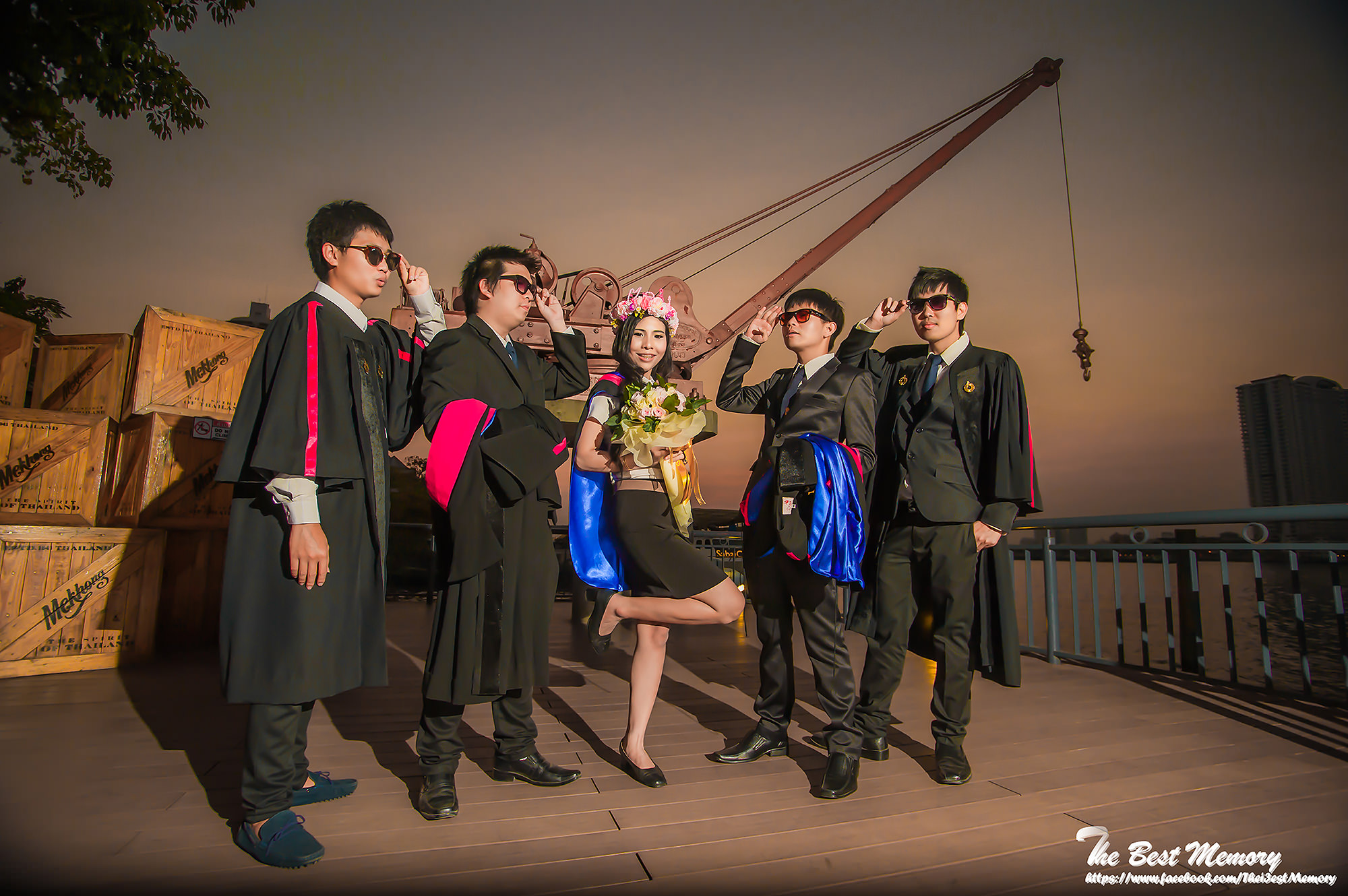 ช่างภาพรับปริญญา ถ่ายรูปรับปริญญา หาช่างภาพ ช่างกล้อง ถ่ายรูปรับปริญญานอกรอบ โดยทีมงานมืออาชีพ