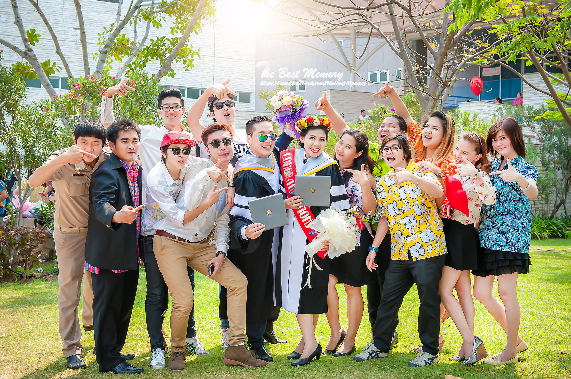 ถ่ายรูปรับปริญญา ช่างภาพรับปริญญา หาช่างภาพ ช่างกล้อง ถ่ายรูปรับปริญญานอกรอบ