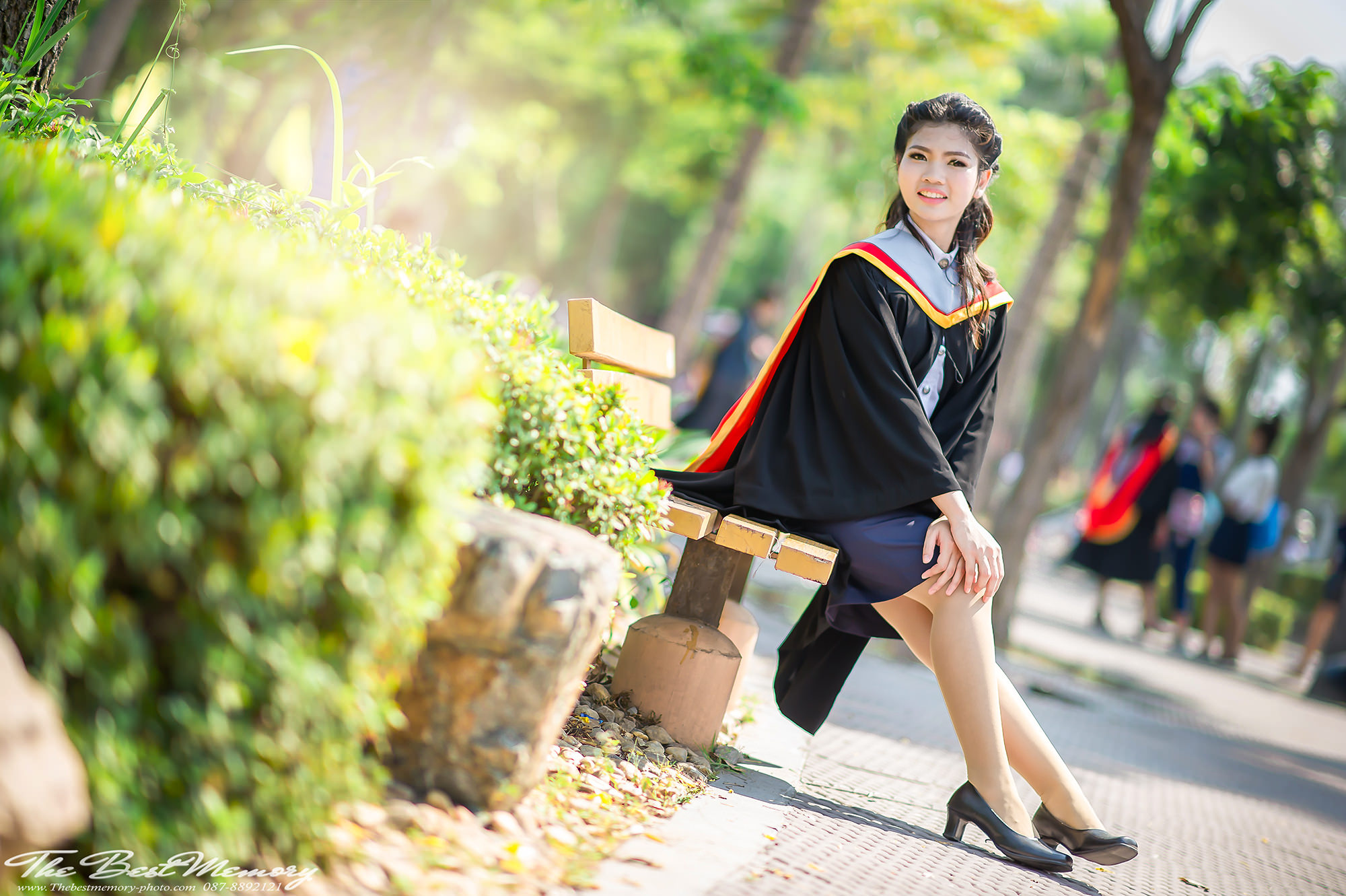 ถ่ายรูปรับปริญญา ช่างภาพรับปริญญา หาช่างภาพ ช่างกล้อง ถ่ายรูปรับปริญญานอกรอบ