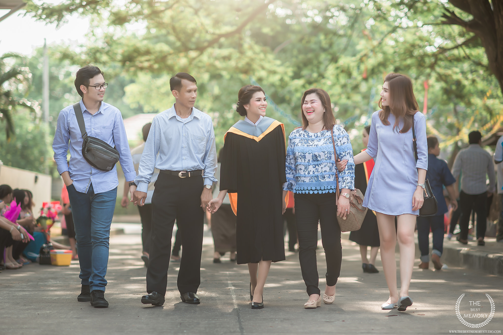ถ่ายรูปรับปริญญา ช่างภาพรับปริญญา หาช่างภาพ ช่างกล้อง ถ่ายรูปรับปริญญานอกรอบ