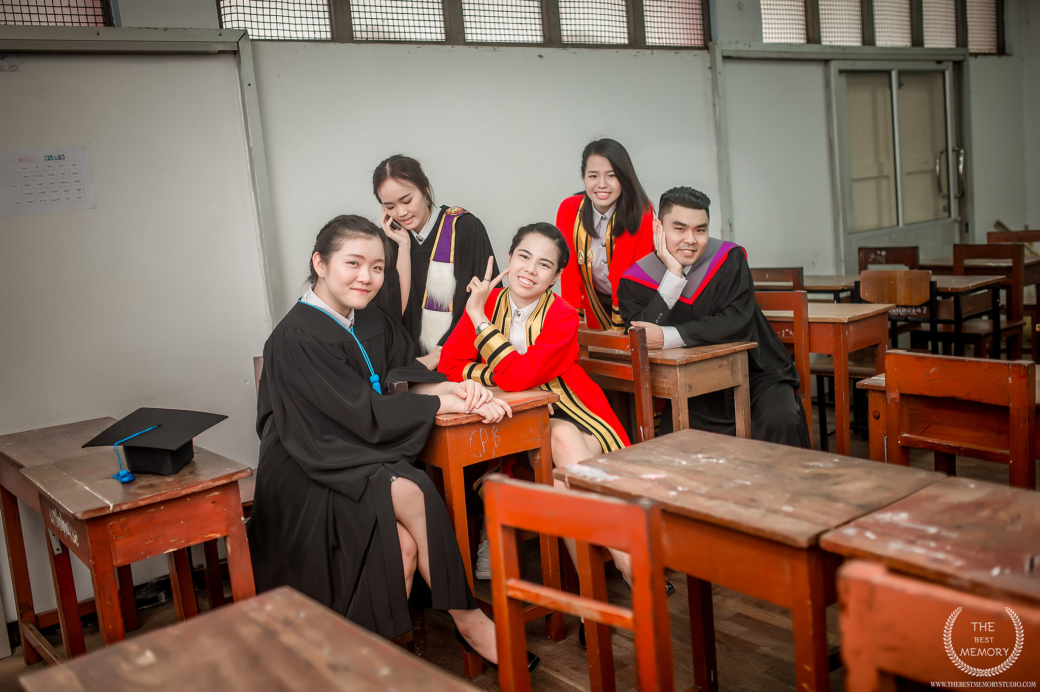 ช่างภาพรับปริญญา ถ่ายรูปรับปริญญา หาช่างภาพ ช่างกล้อง ถ่ายรูปรับปริญญานอกรอบ โดยทีมงานมืออาชีพ