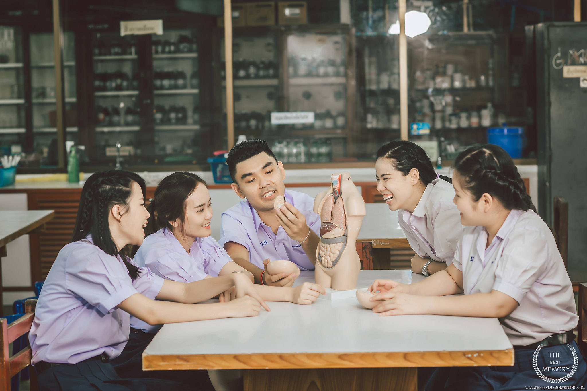 ช่างภาพรับปริญญา ถ่ายรูปรับปริญญา หาช่างภาพ ช่างกล้อง ถ่ายรูปรับปริญญานอกรอบ โดยทีมงานมืออาชีพ