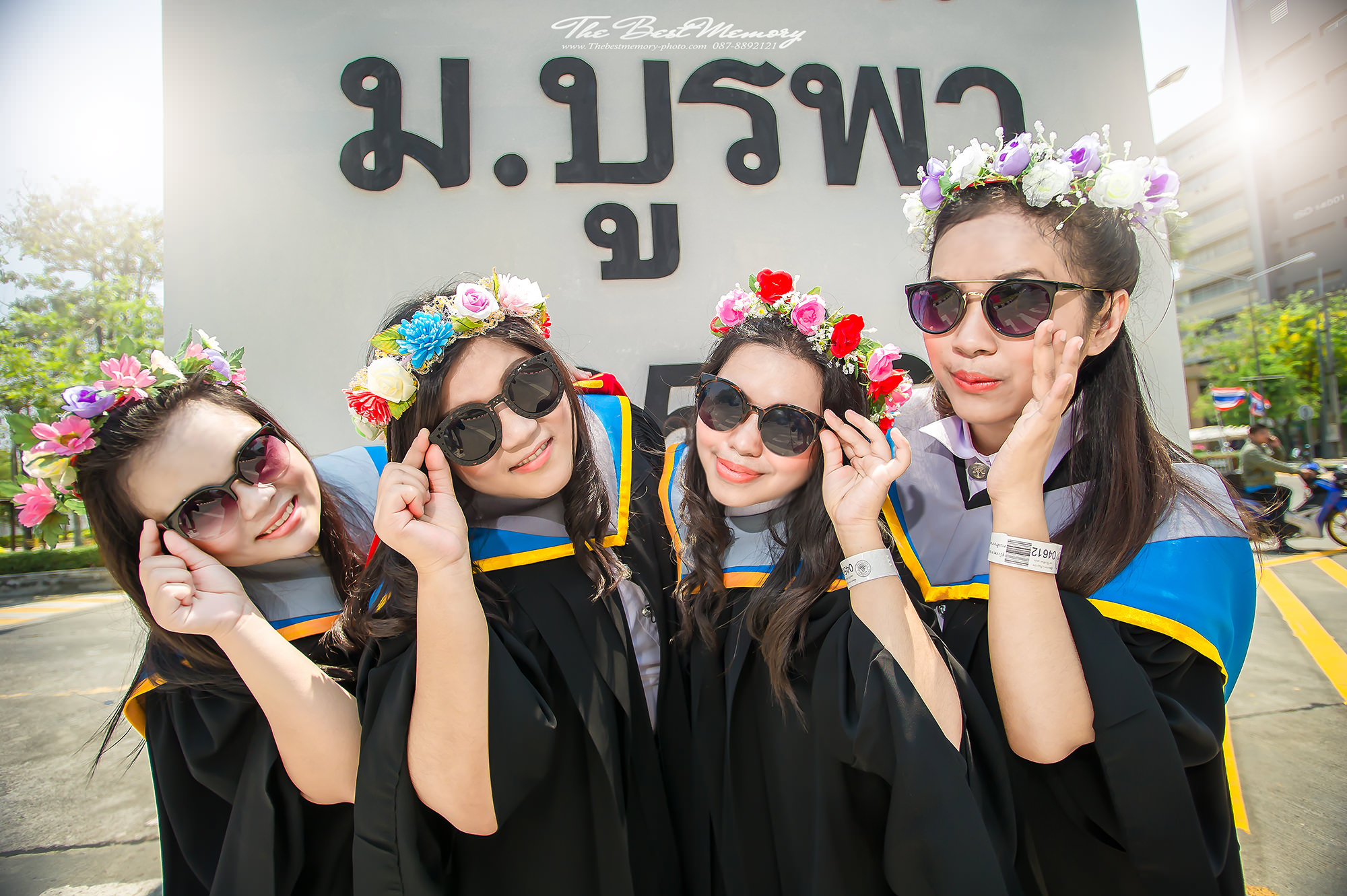 ช่างภาพรับปริญญา ถ่ายรูปรับปริญญา หาช่างภาพ ช่างกล้อง งานรับปริญญา โดยทีมงานมืออาชีพ