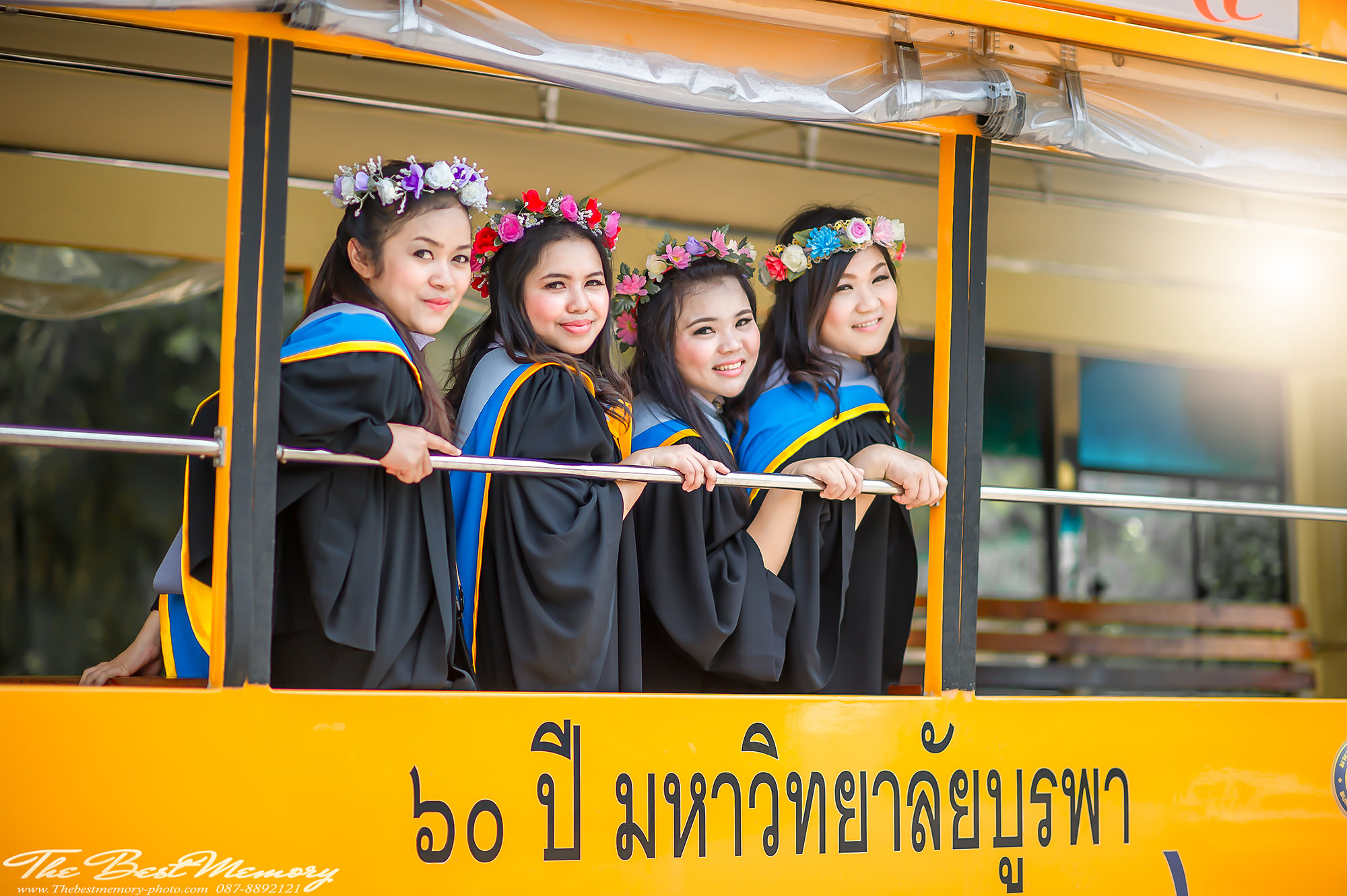 ช่างภาพรับปริญญา ถ่ายรูปรับปริญญา หาช่างภาพ ถ่ายรูปรับปริญญานอกรอบ