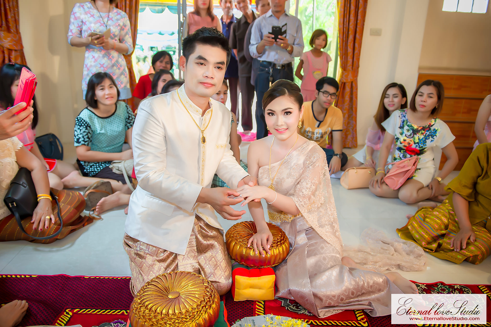 ถ่ายรูปงานแต่ง ช่างภาพงานแต่ง หาช่างภาพ งานแต่งงาน โดยทีมงานมืออาชีพ